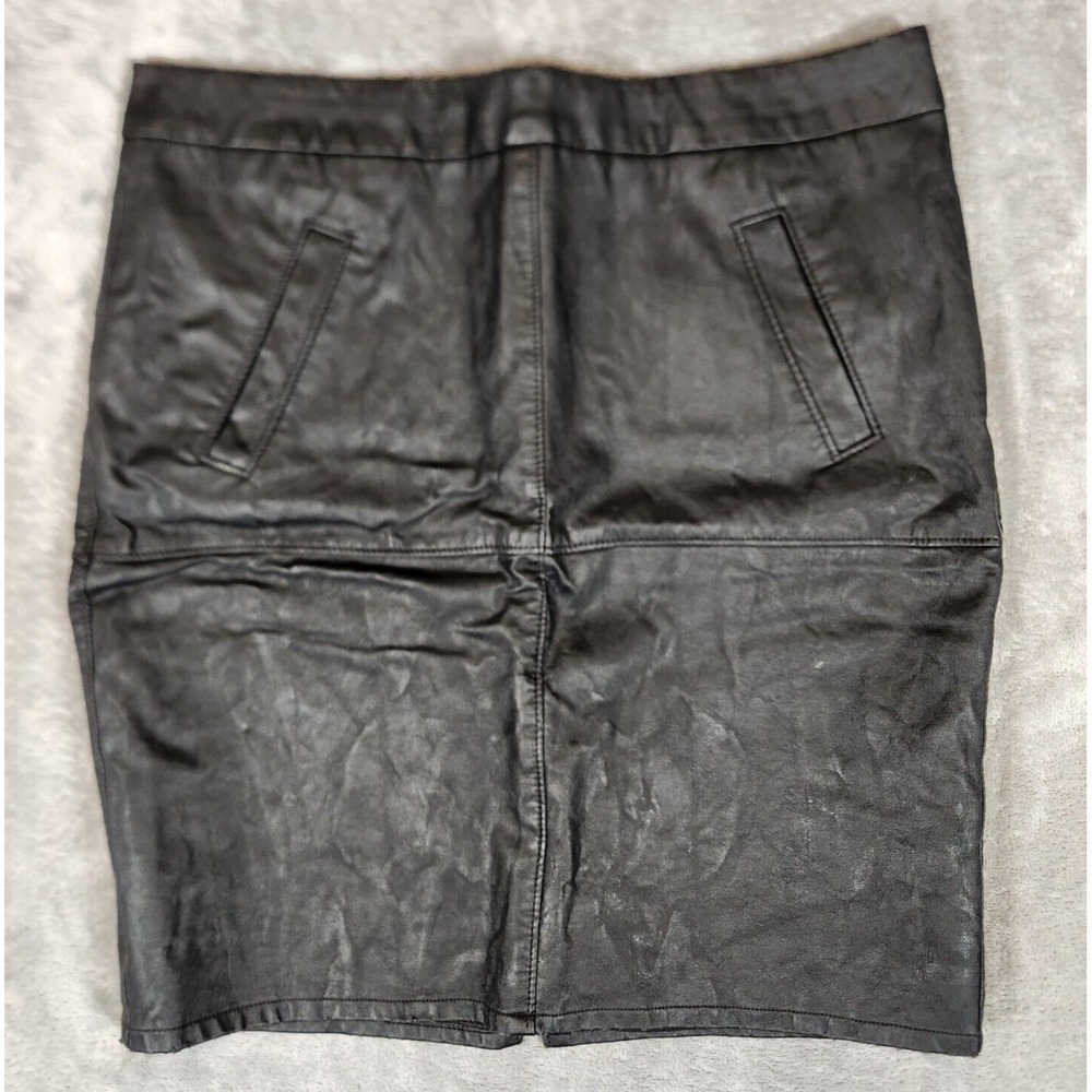 Cabi Skirt Women's Size‎ 6 31X9 Vegan Faux Leather Short Flirty Black Pre-Owned